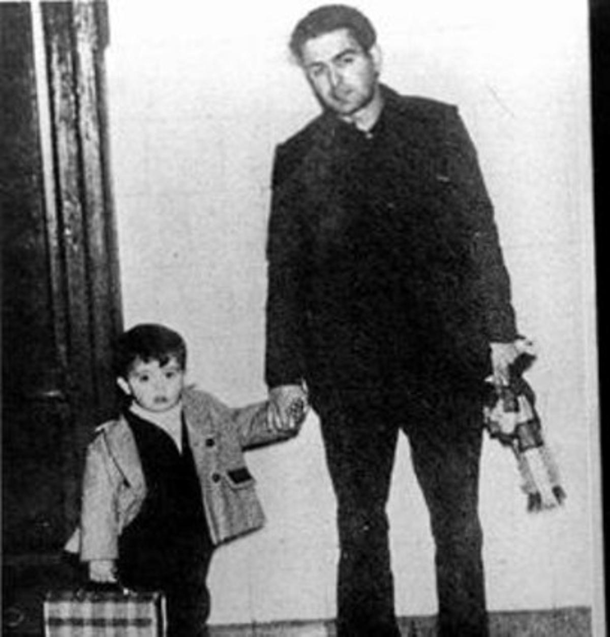 En libertad 8 Pujol, con su primogénito, a la salida de la cárcel.