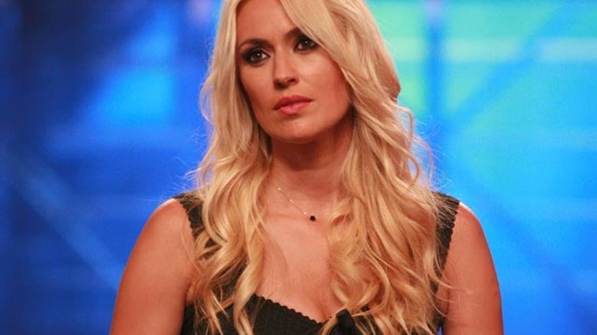 Carolina Cerezuela se mete a cantante