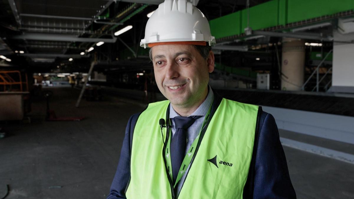 Javier Coronel, jefe del departamento de mantenimiento de los edificios terminales del aeropuerto de El Prat