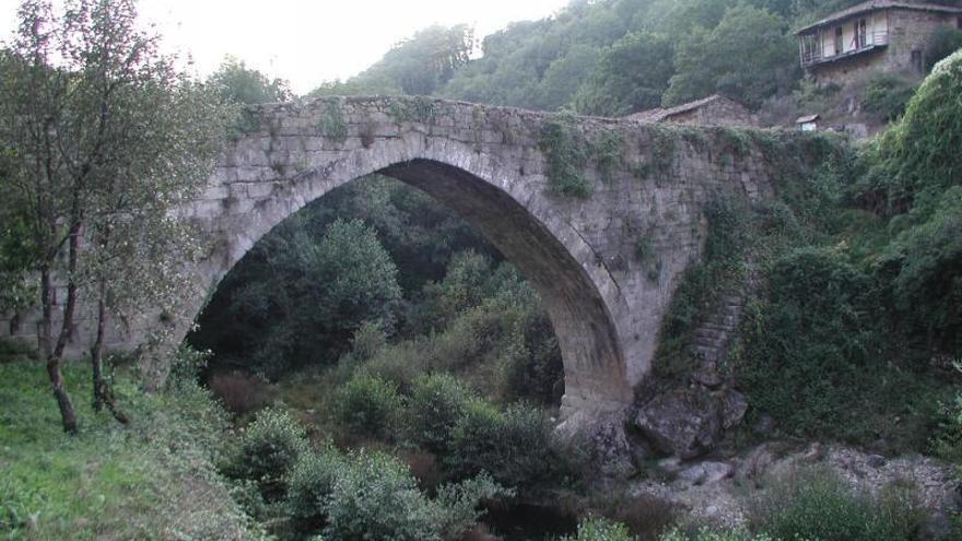 Puente del río Navea 