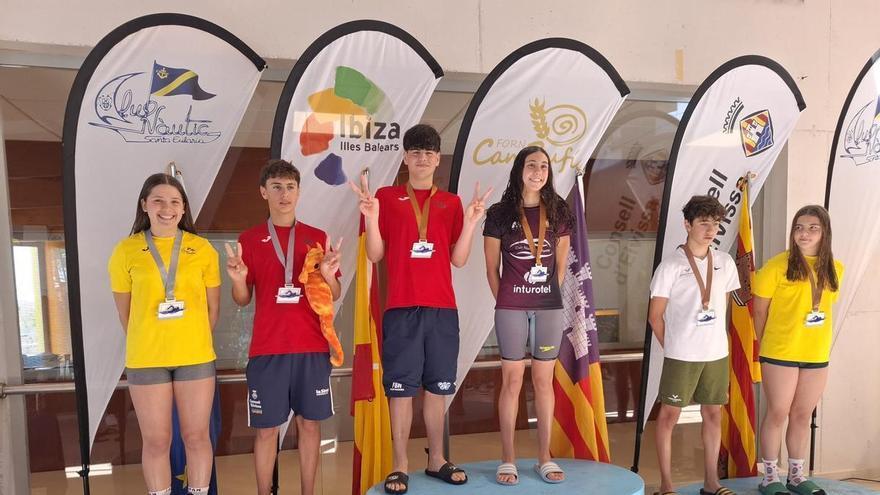 Ibiza reúne a la natación balear con el XXVI Trofeo Fiestas de Mayo
