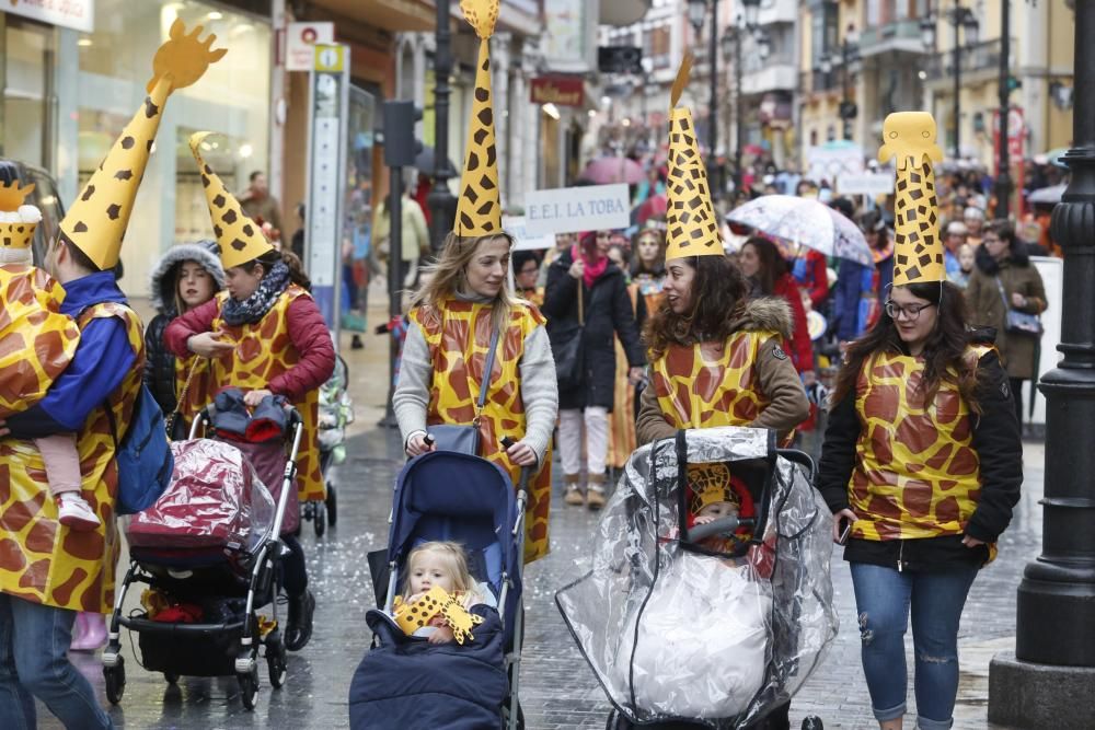 Tradicional desfile de los Escolinos Antroxaos.