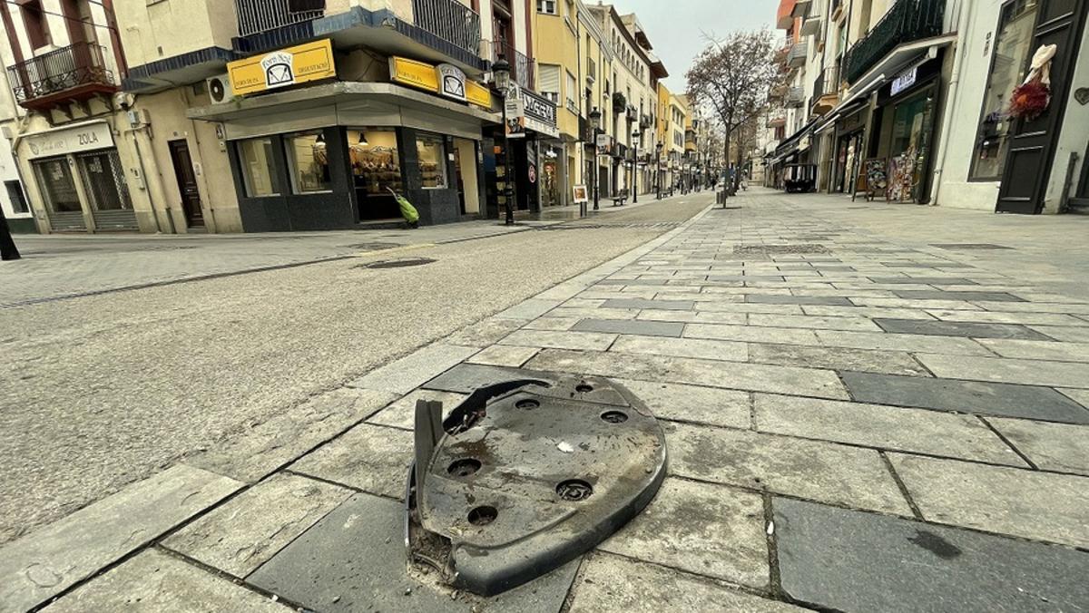 Les imatges dels contenidors destrossats a Blanes