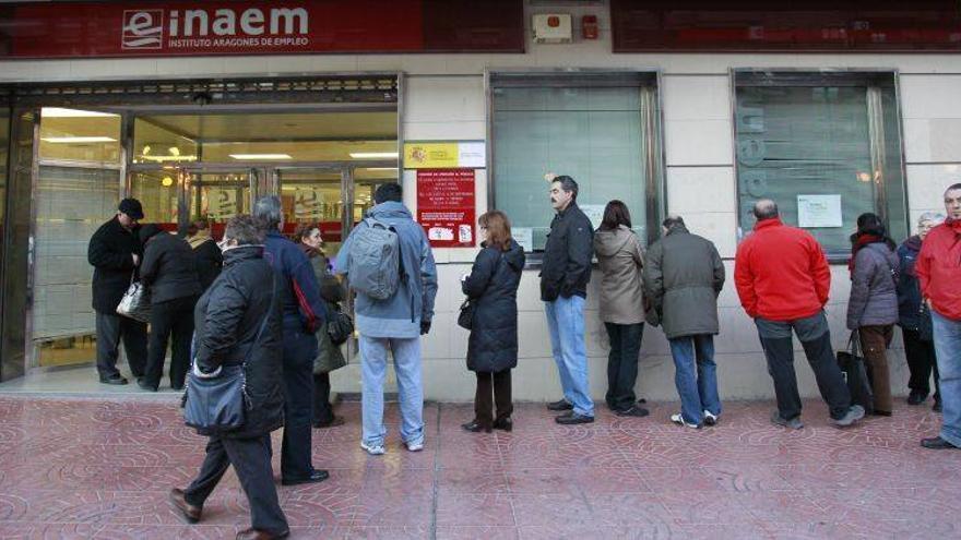 El paro baja en Aragón en 3.488 personas