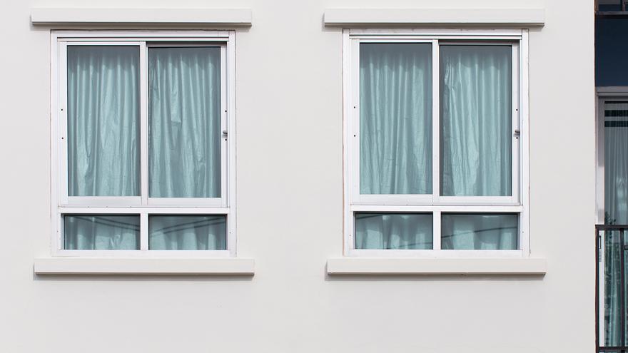 Adiós a la suciedad del exterior de la ventana: la cuchara que hay que poner en la fregona