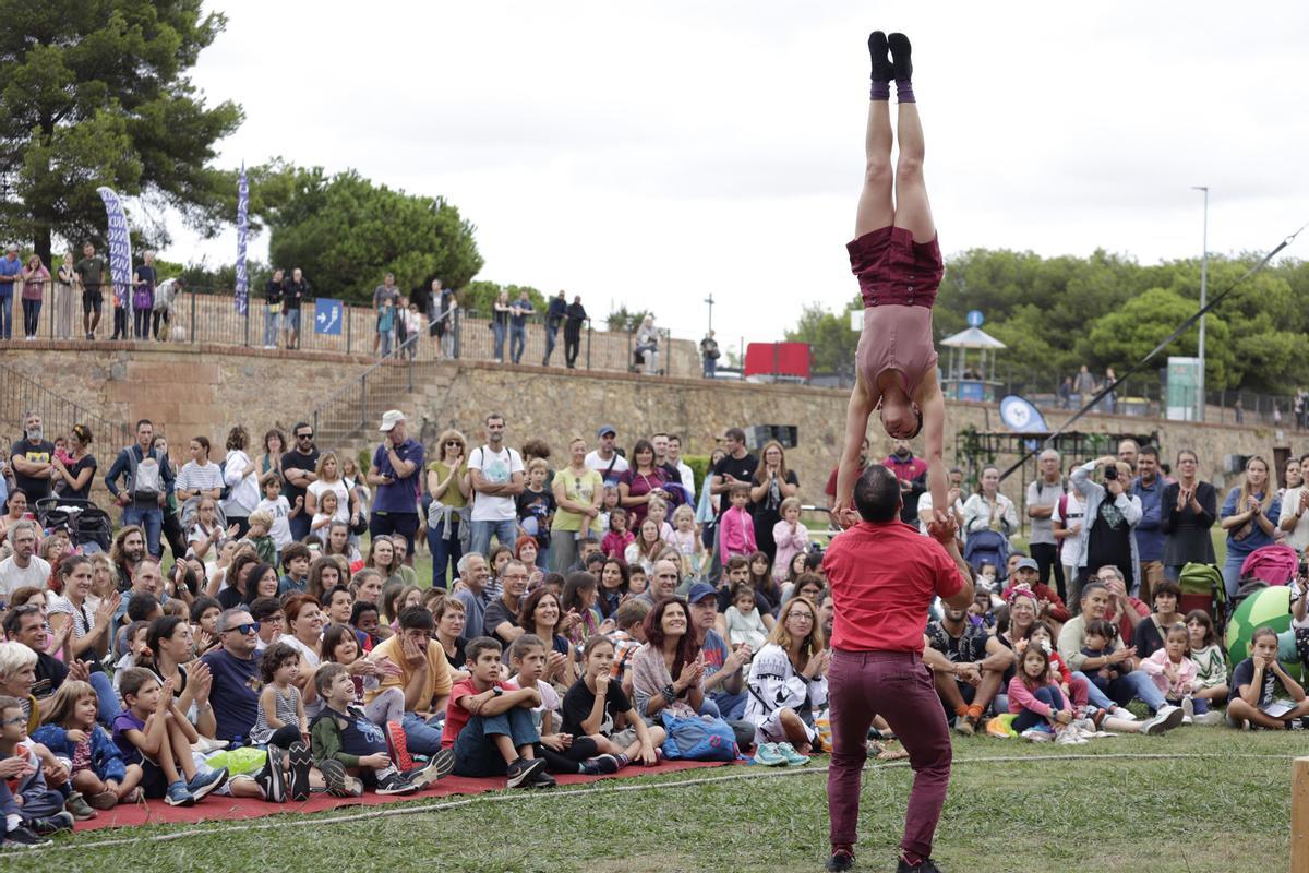 Los espectáculos de circo invaden el Castell de Montjuïc.