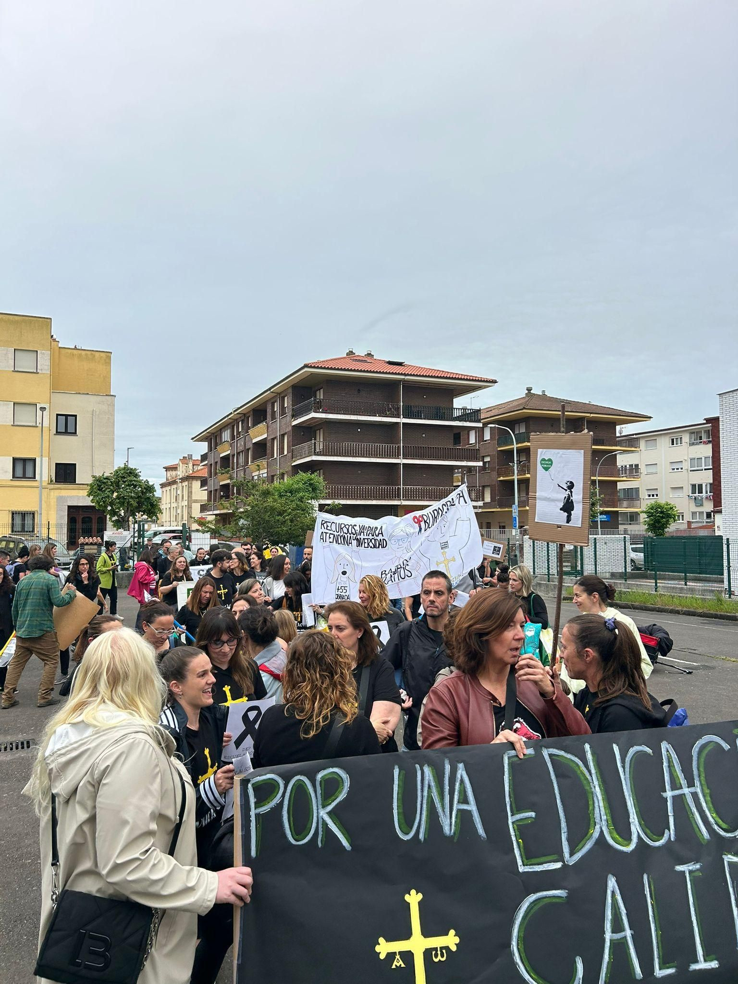 Encierro de docentes en el instituto de Llanes