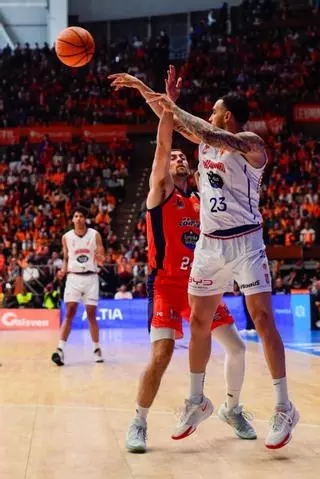 El Leyma cae en la tentación: Las faltas desencadenan el desastre en el derbi