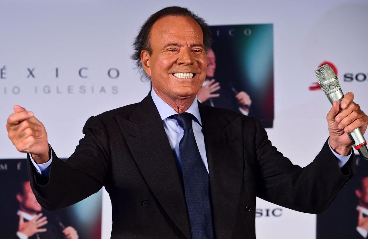 Julio Iglesias, durante un concierto en México, en 2015.