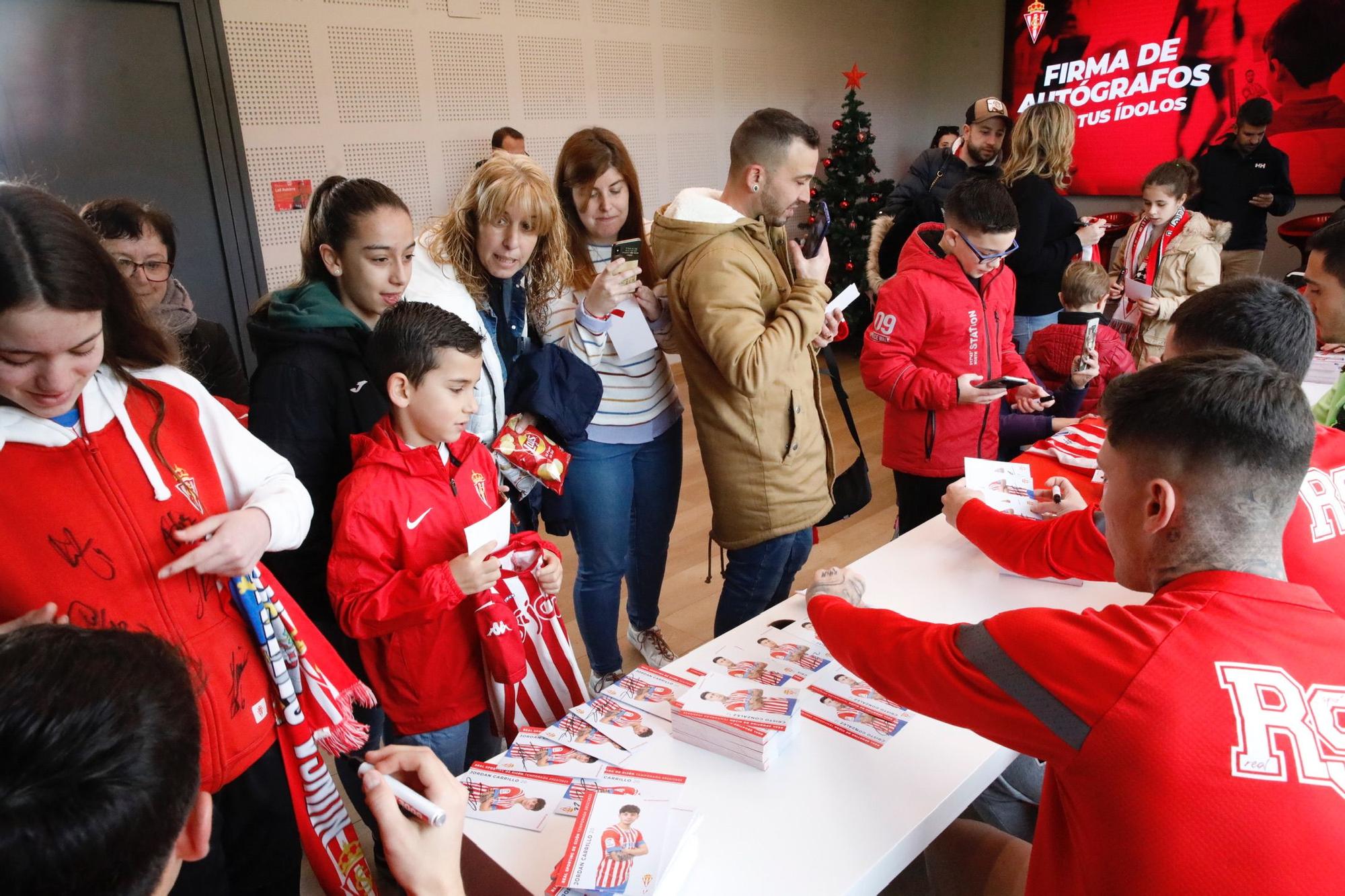 En imágenes: Así fue el encuentro entre aficionados y jugadores del Sporting