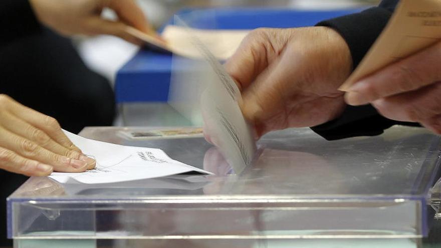 Los españoles que votan desde el extranjero deben rogar el voto.