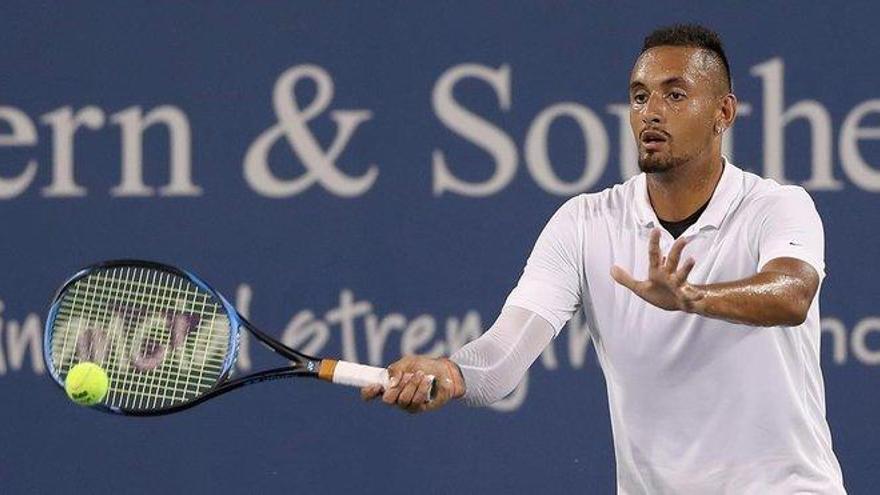 Kyrgios multado por su comportamiento y Federer eliminado