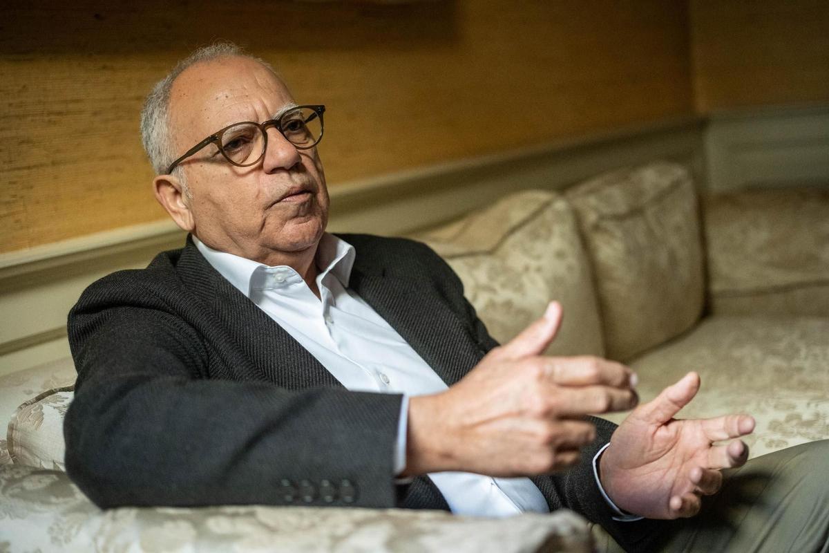 CasimiroCurbelo durante la entrevista enn el Parlamento.