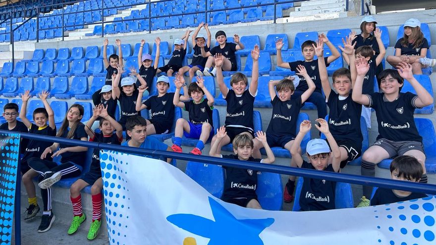 Solidaridad futbolística de CaixaBank y el UCAM Murcia CF