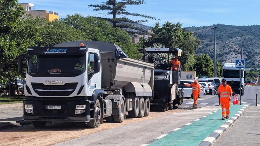 Las máquinas trabajan durante estos días en un tramo del bulevar. | EVA BELLIDO