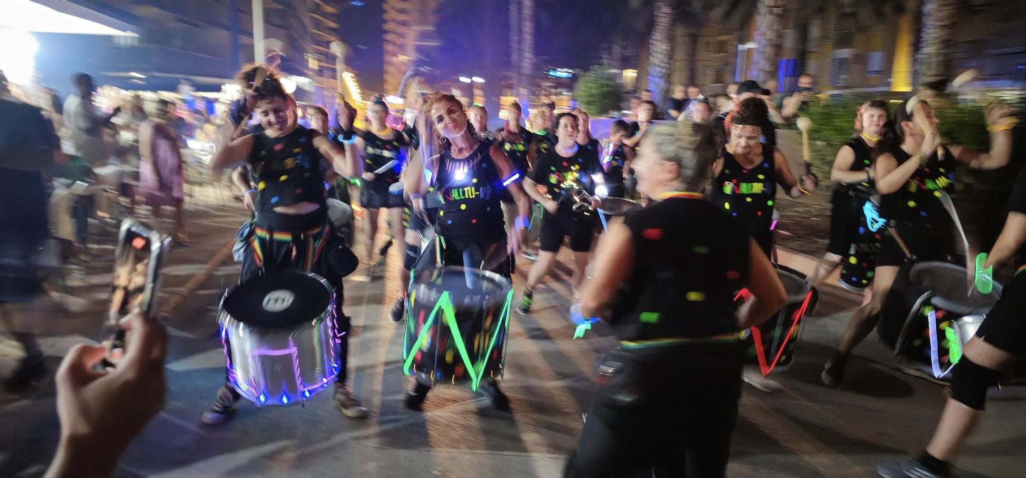 Así fue la noche de Sant Joan en la playa de Tavernes de la Valldigna