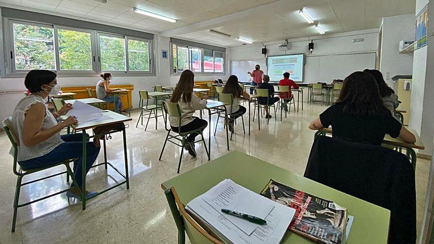 Aspirantes a los niveles altos de la EOI en la prueba de clasificación, ayer.