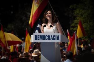 Ayuso denuncia la dictadura de las minorías y advierte del deterioro democrático en España