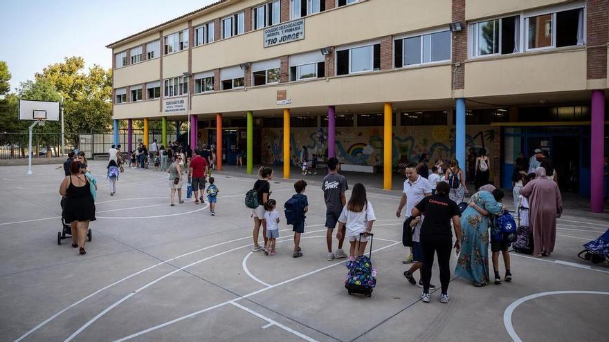 Eltern von Schülern, die von der Streichung des Arabisch-Sprachprogramms in Aragon betroffen sind, kritisieren die Maßnahme der Regierung: "Sie schaden unseren Kindern"