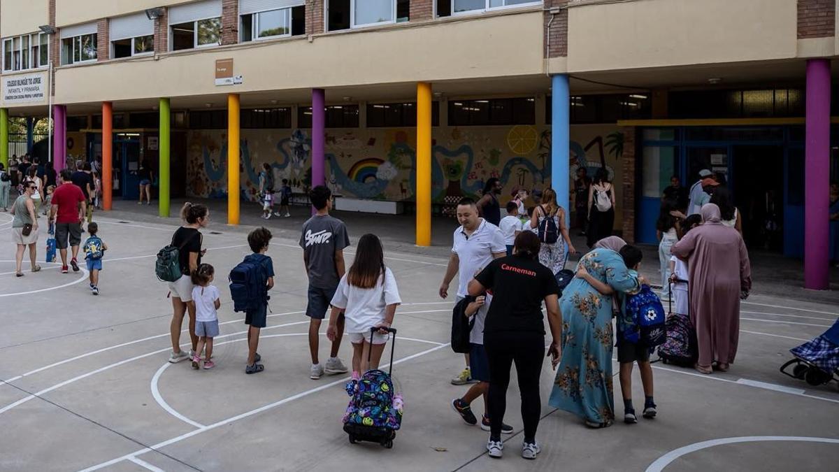 Padres afectados por la eliminación del programa de lengua árabe en Aragón critican la medida del Gobierno: "Están perjudicando a nuestros hijos"