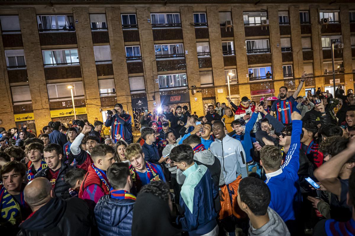 Quejas vecinales por molestias y aglomeraciones los días de partido en el Camp Nou y por el futuro proyecto del Espacio Barça