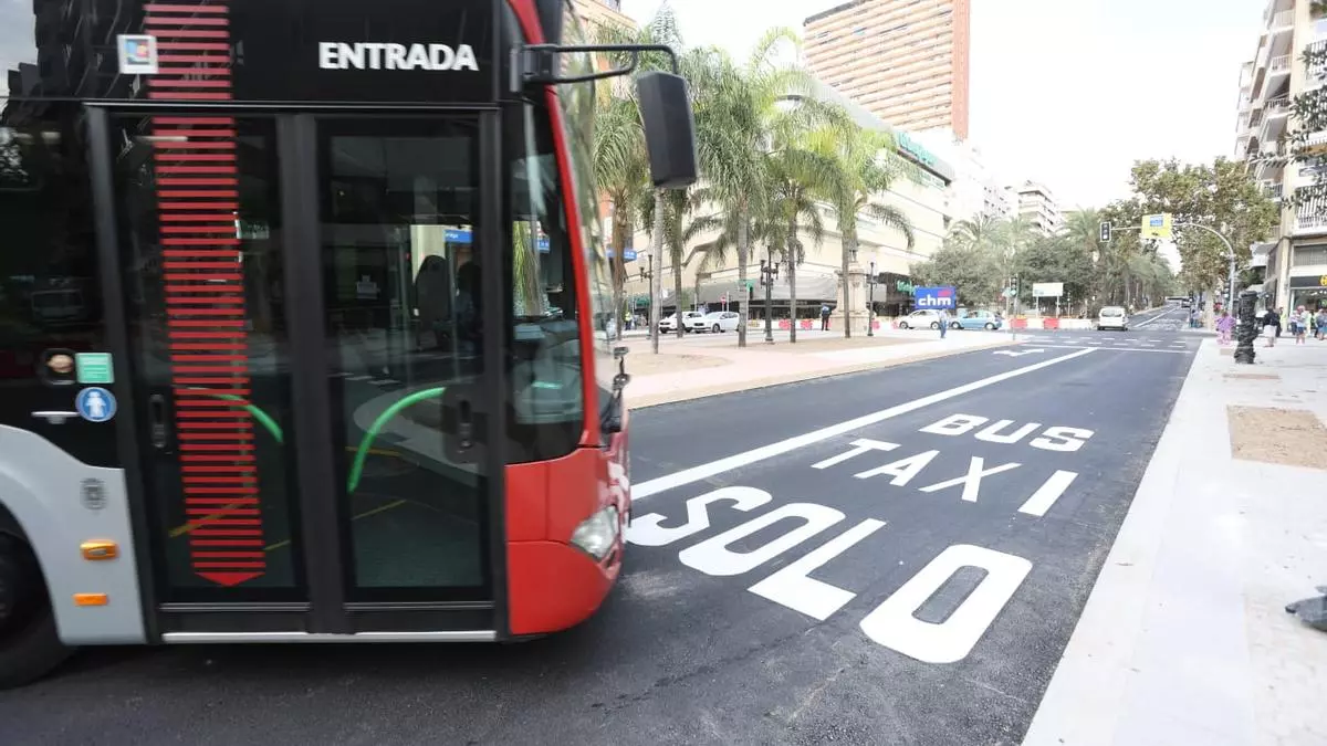 Los autobuses vuelven a la avenida Federico Soto cuatro meses después