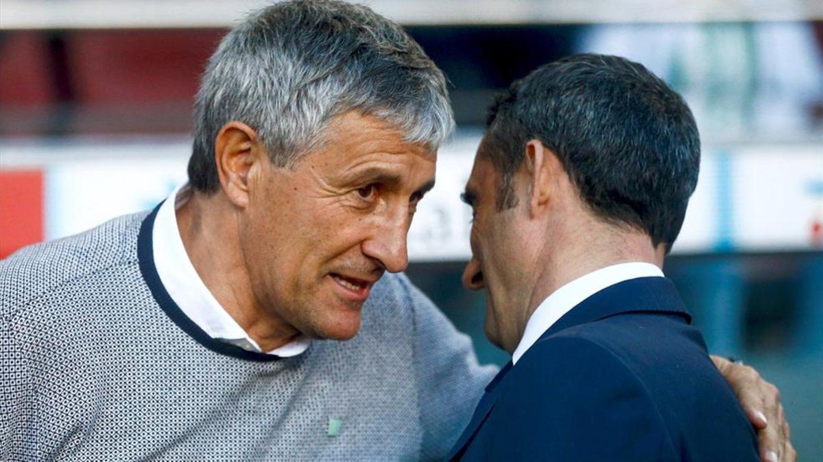 Quique Setién conversa con Ernesto Valverde antes de dar la campanada en el Camp Nou