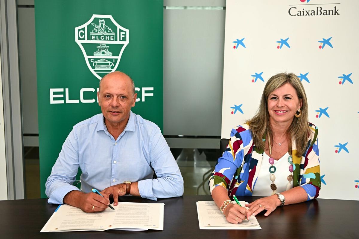 Firma del convenio entre el Elche CF y Caixabank