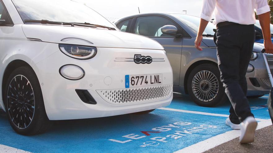 La incertidumbre eléctrica y los altos precios de compra impulsan el alquiler de coches