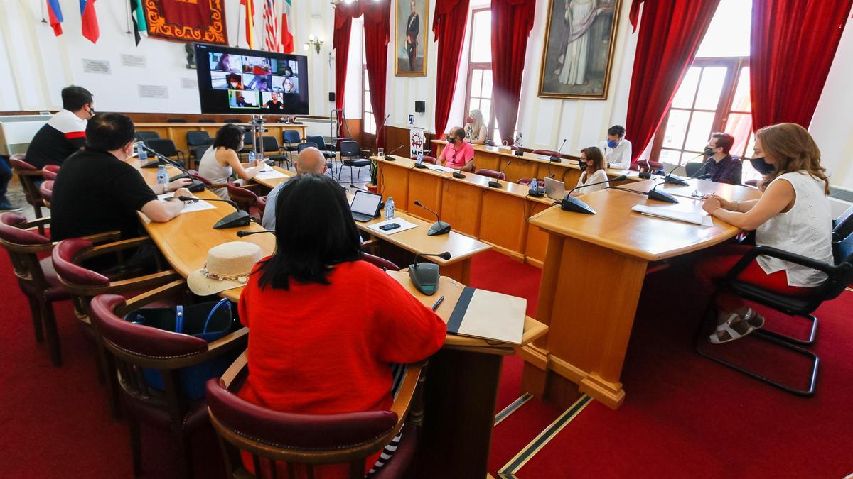 Comisión de Cultura con los concejales de las 15 ciudades, celebrada este viernes en el ayuntamiento.
