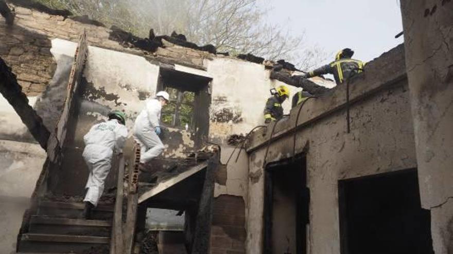 Tres muertos al incendiarse una casa en Lugo