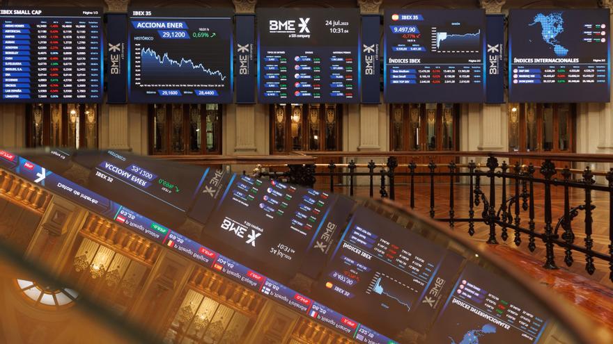 El Ibex cierra la semana cayendo un 3,3% tras la rebaja del rating a EEUU