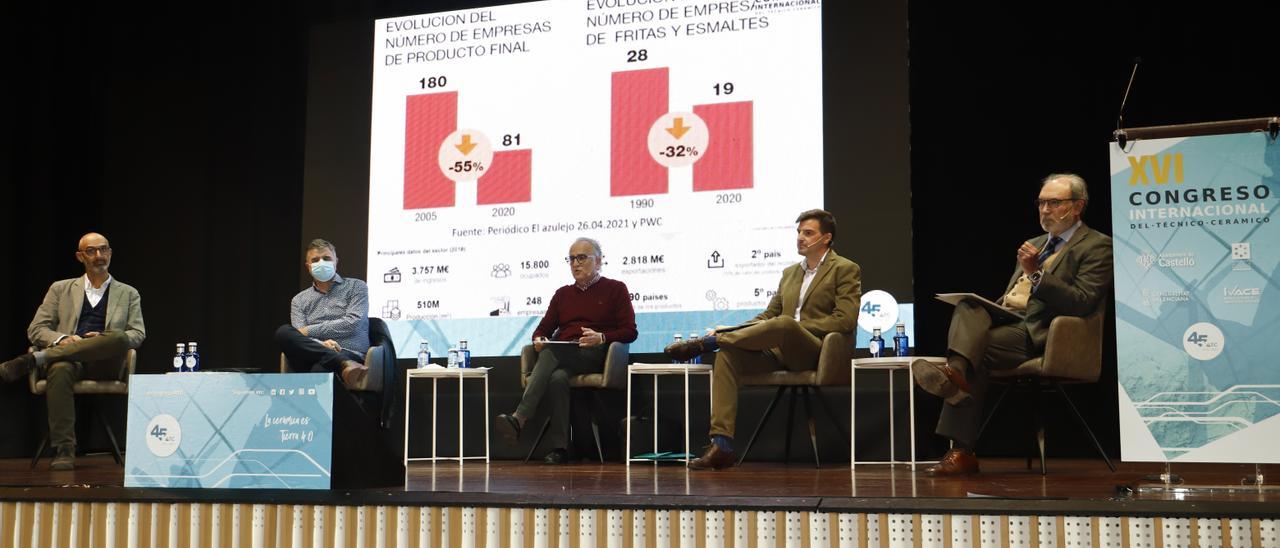 Momento de la mesa de debate que cerró el congreso de la ATC.