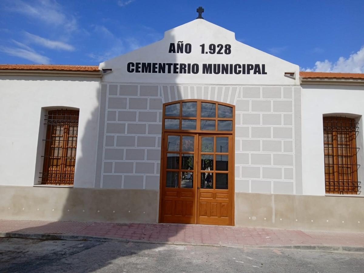 Puerta principal del camposanto de San Vicente del Raspeig