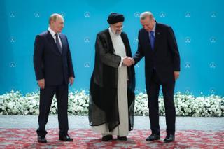 Turquía e Irán rehabilitan a Putin como estadista en una cumbre trilateral en Teherán