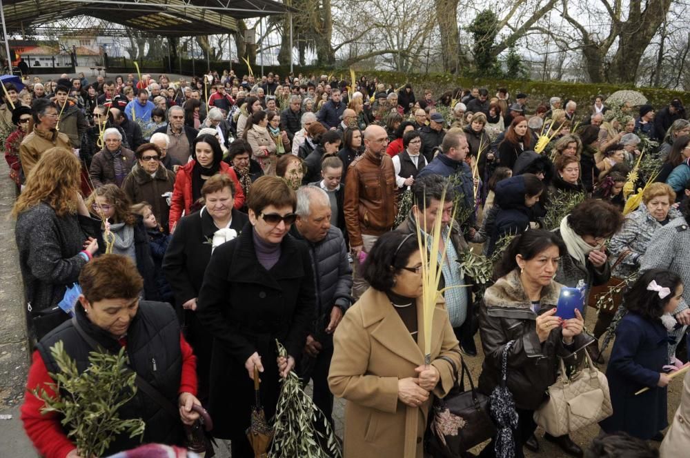 Semana Santa en Arousa 2016 | La lluvia desluce el Domingo de Ramos en Vilagarcía