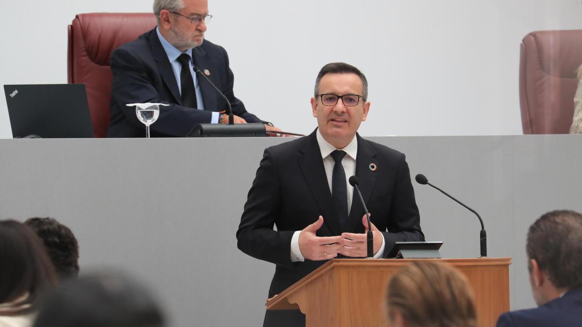 Diego Conesa interviene en la Asamblea Regional.