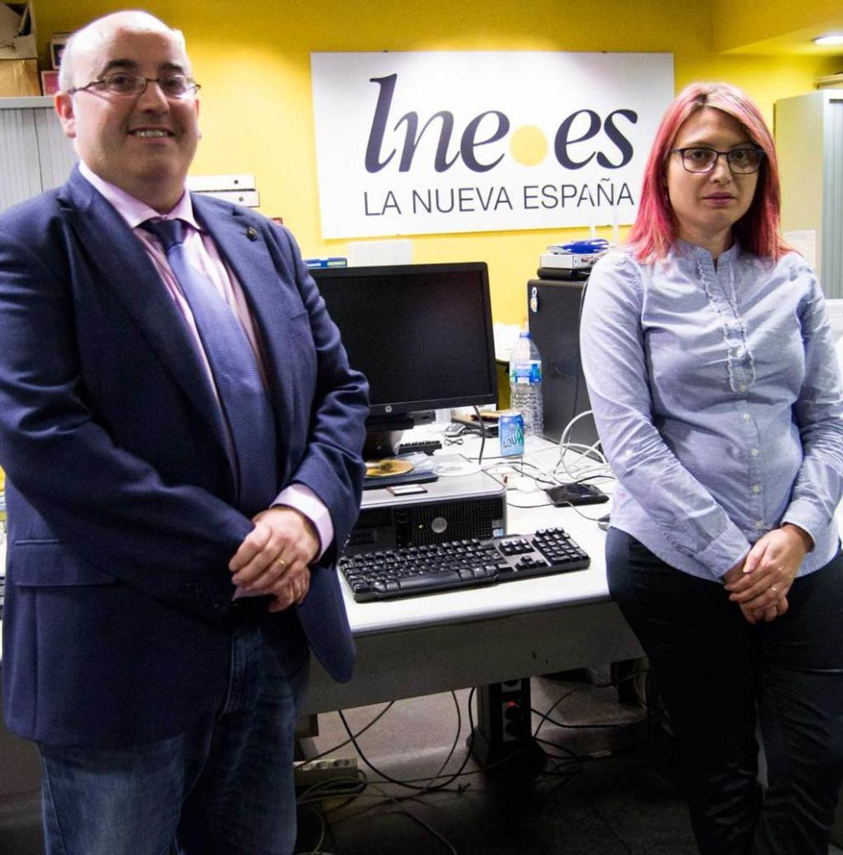 José García Fanjul y Aurora Barrero, en la sede de LA NUEVA ESPAÑA.