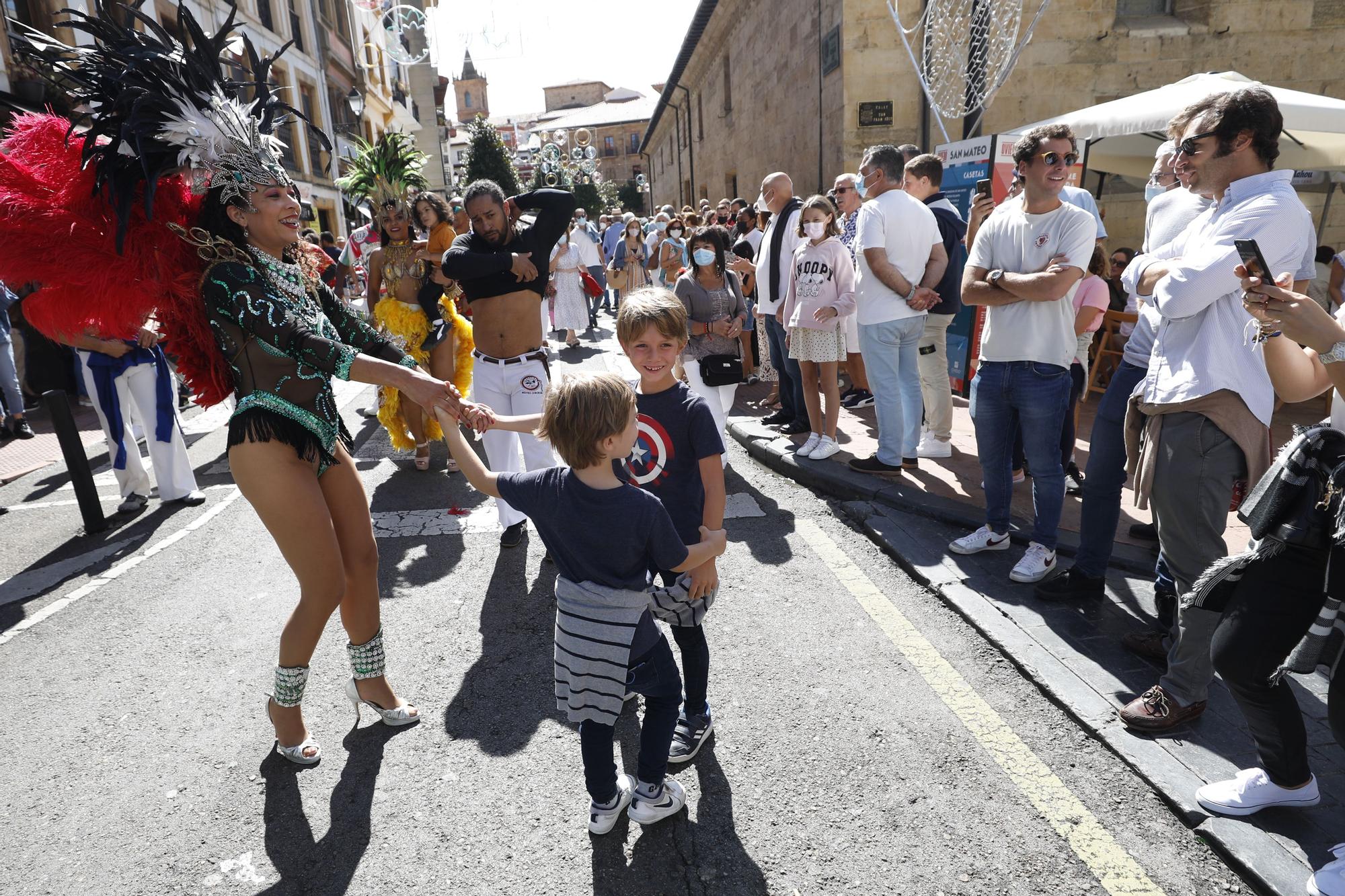 El mini desfile del Día de América en Asturias de San Mateo 2021