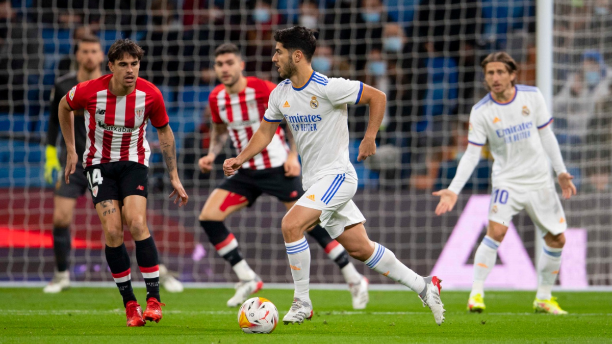 Asensio, en una jugada del partido entre el Real Madrid y el Athletic.