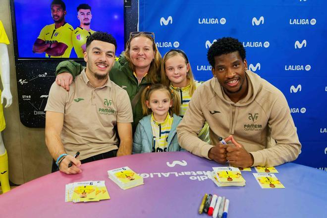 Galería | La afición del Villarreal enloquece junto a Willy Kambwala y el 'killer' Georges Mikautadze