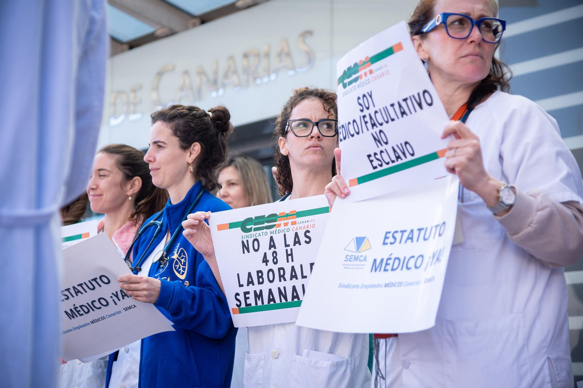 Manifestación por el cambio de condiciones de médicos por parte del Ministerio por fuera del HUC