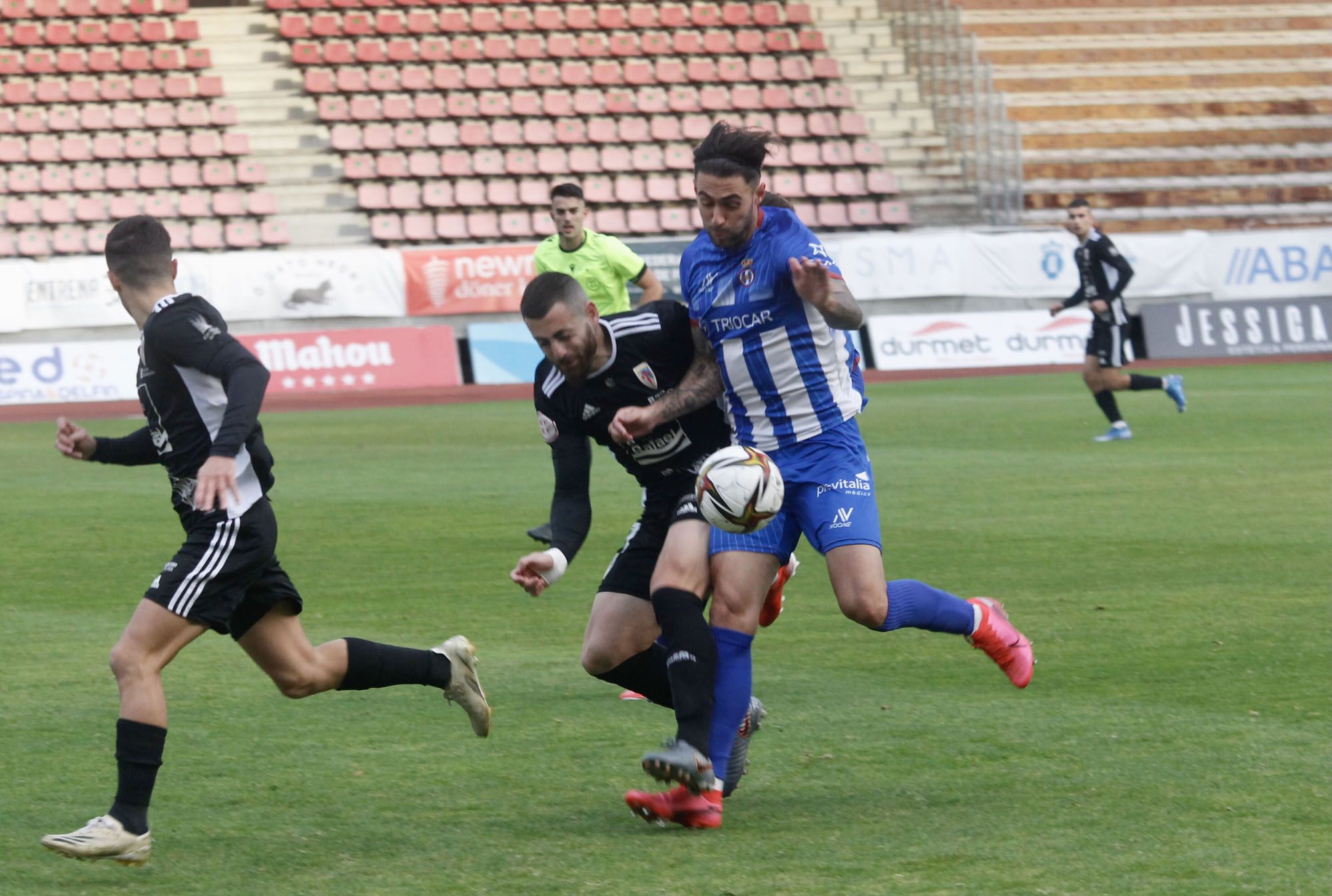 Las imágenes de los partidos del Avilés y el Ceares