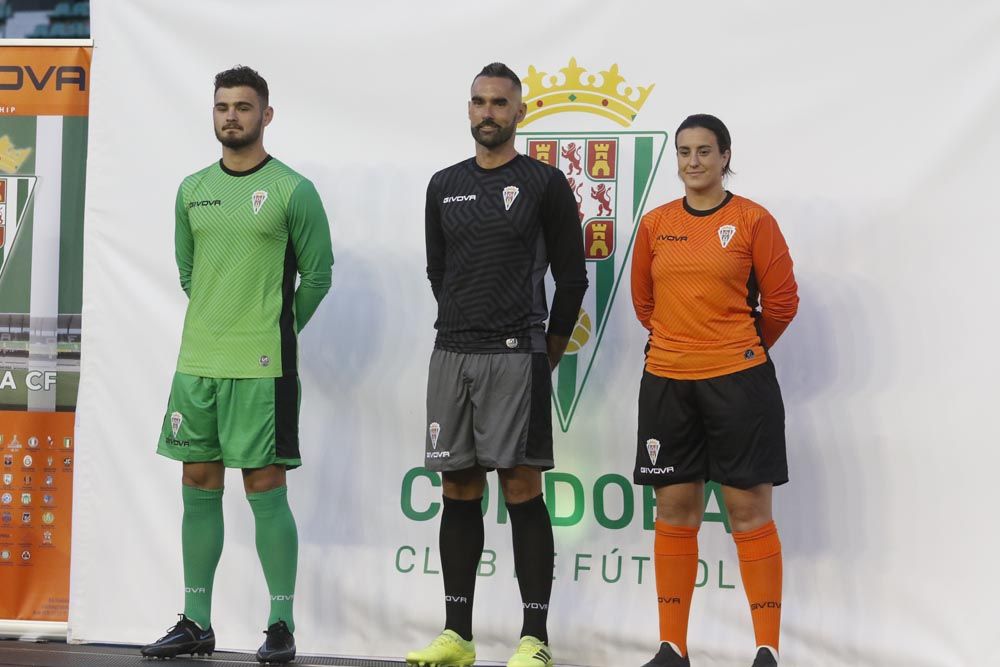 El Córdoba CF presenta sus nuevas camisetas