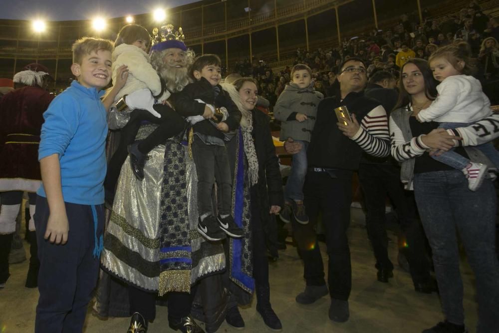 Sus Majestades llegan a la plaza de toros