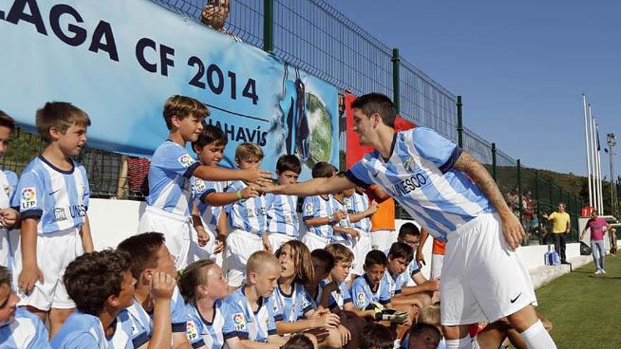 Luis Alberto saluda a los alumnos del campus.