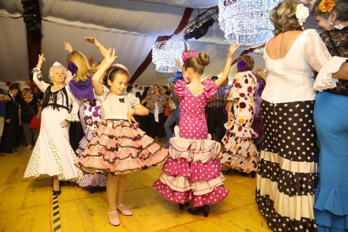 La calle Moret se ilumina con la feria