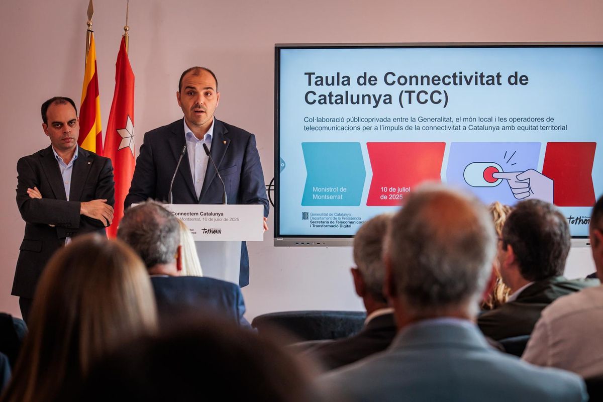El secretario de Telecomunicacions i Transformació Digital, Albert Tort, y el 'conseller' de Presidència, Albert Dalmau.