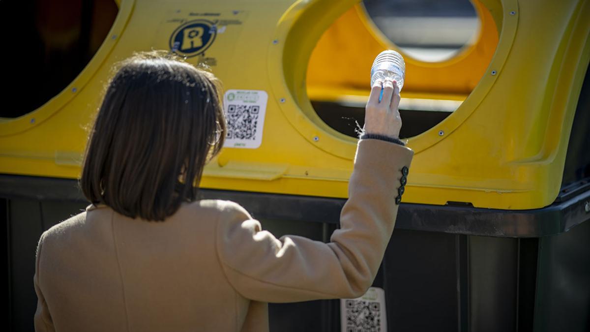 Más de 32.000 personas reciben recompensas solidarias y sostenibles por reciclar en Aragón