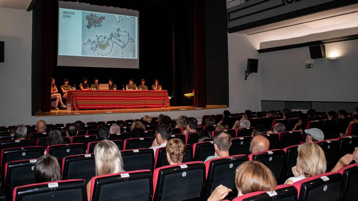 Reunión informativa del evento celebrada en el Teatro Municipal de Morella.
